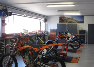 Creació d’un taller de reparació de motocicletes professionals a Oliana